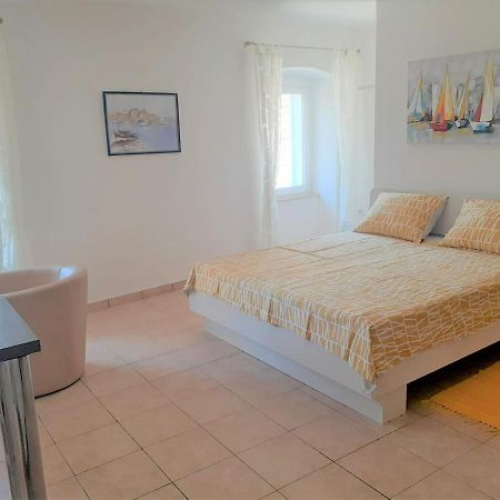 Apartment Zlata Rab Town Kültér fotó